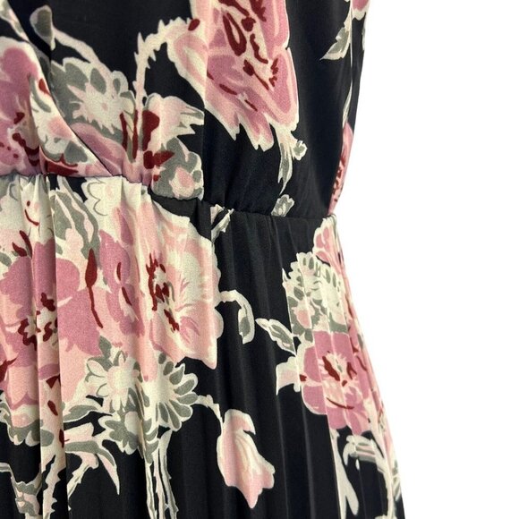 LEITH Floral Print V-Neck Pleated Midi Dress - Picture 8 of 10